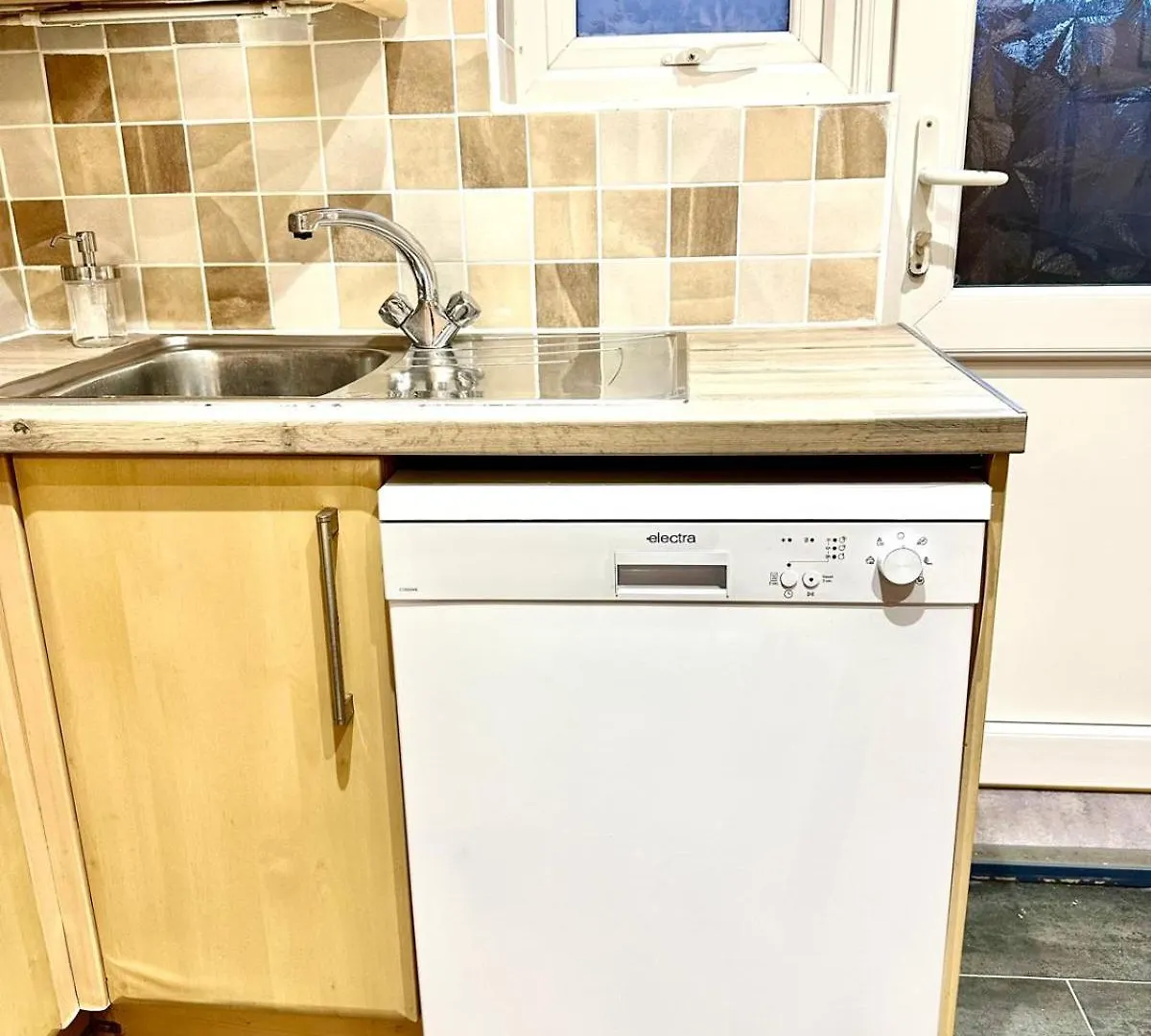 3 Bed Spacious House Eastleigh 0*,  United Kingdom