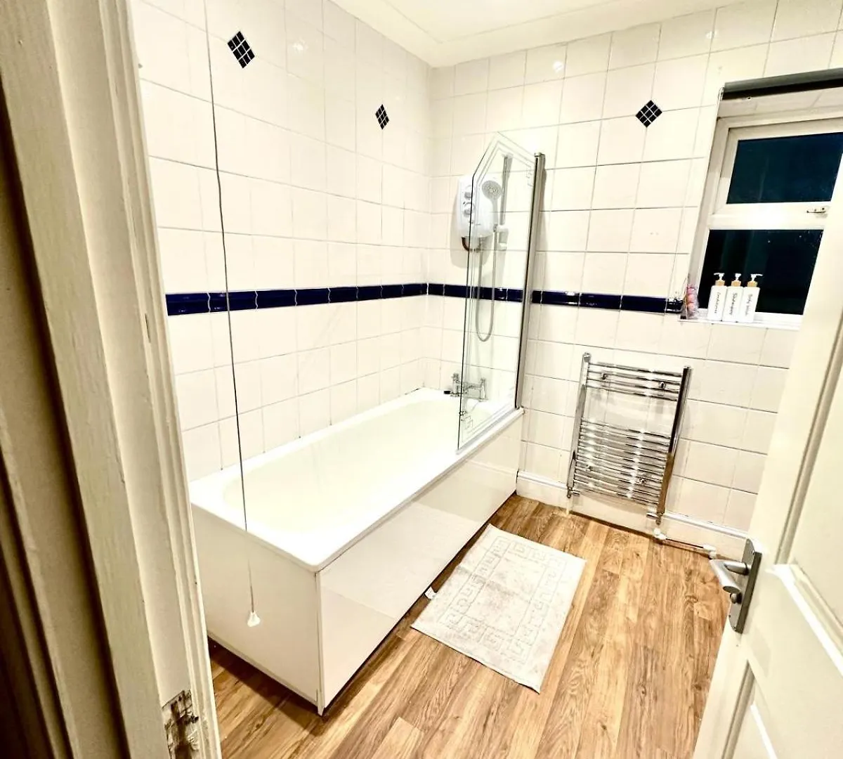 3 Bed Spacious House Eastleigh 0*,